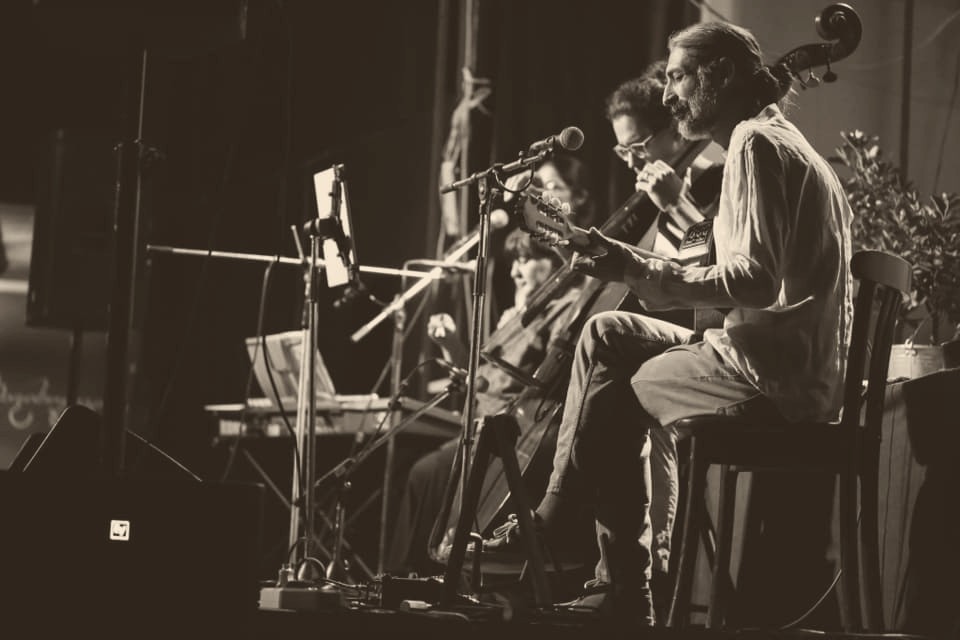 Stumari live performance